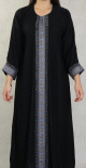 Robe Abaya Dubai noire de qualite avec bande brodee et strass et perles argentees