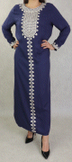 Robe longue pour femme avec broderies sur le devant et les manches - Couleur bleu marine